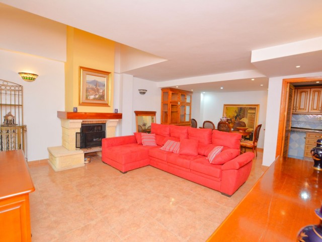 Apartamento con 2 Dormitorios  en Benalmadena Costa