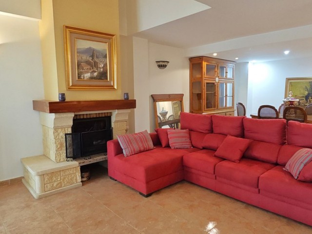 Apartamento con 2 Dormitorios  en Benalmadena Costa