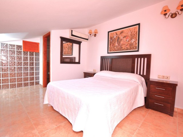 Apartamento con 2 Dormitorios  en Benalmadena Costa