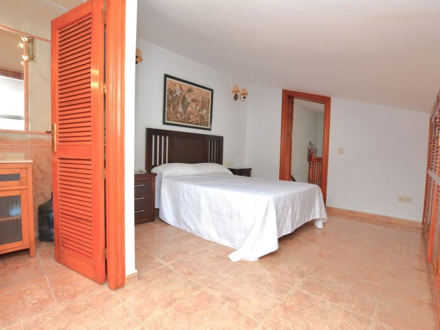 Apartamento con 2 Dormitorios  en Benalmadena Costa