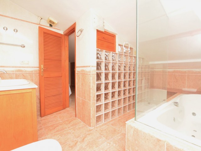 Apartamento con 2 Dormitorios  en Benalmadena Costa
