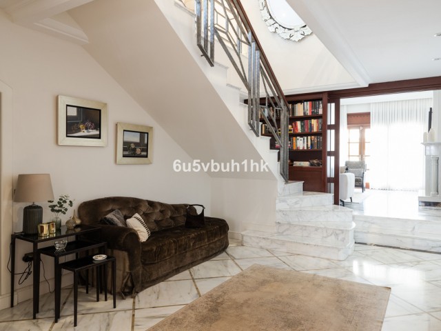 Villa con 6 Dormitorios  en Málaga