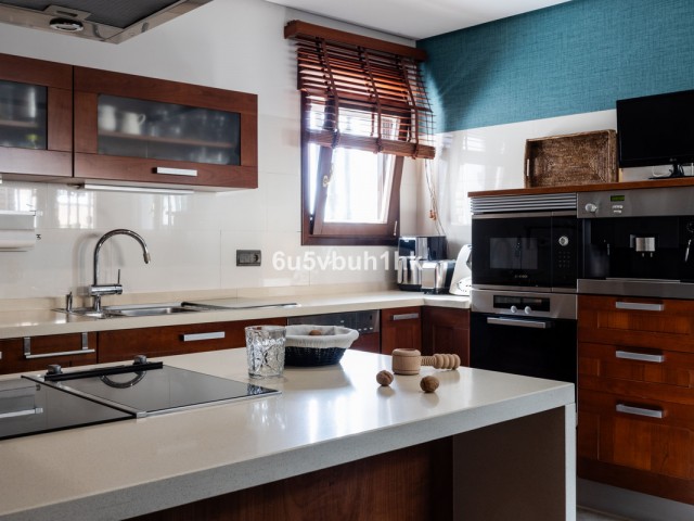 Villa con 6 Dormitorios  en Málaga