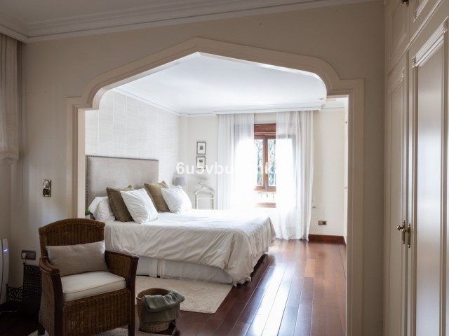 Villa con 6 Dormitorios  en Málaga