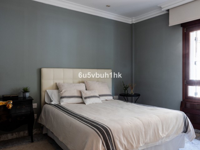 Villa con 6 Dormitorios  en Málaga