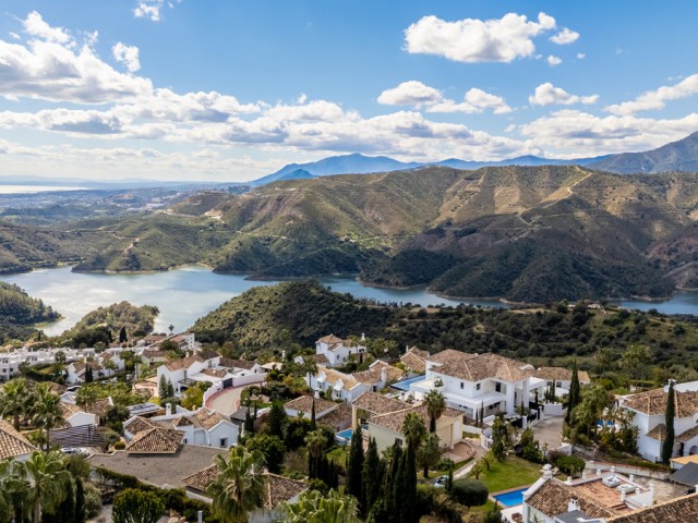 4 Makuuhuoneen Huvila Istán