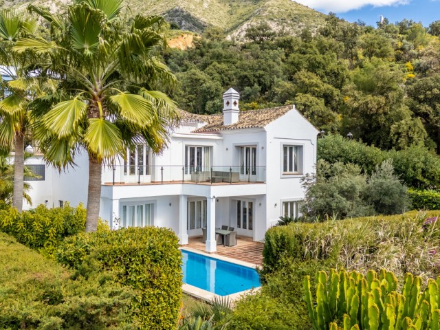 Villa avec 4 Chambres  à Istán