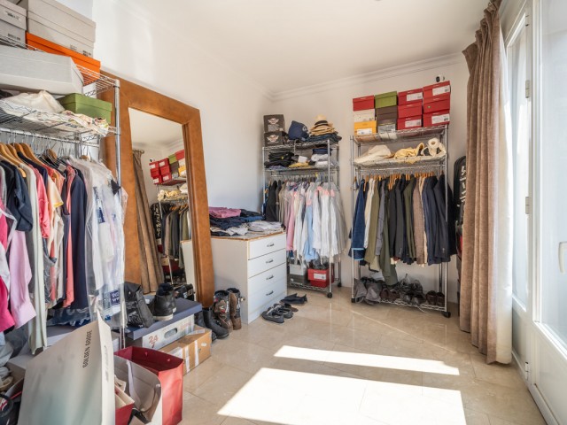 Villa avec 4 Chambres  à Istán