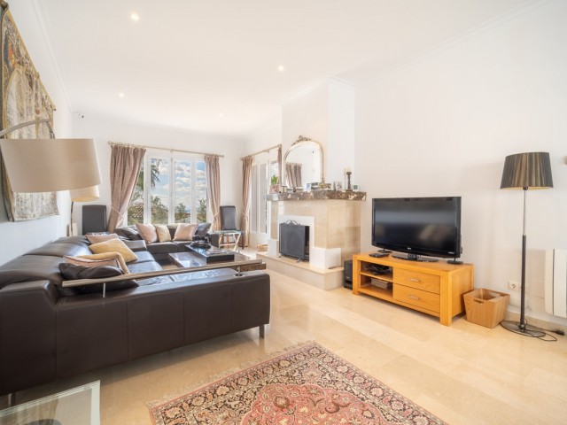 Villa avec 4 Chambres  à Istán