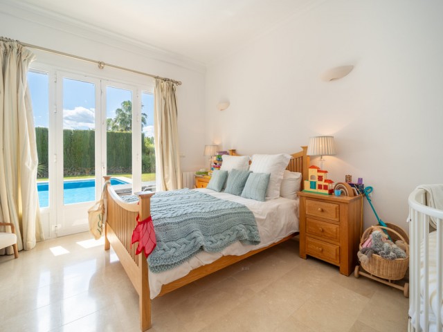 Villa avec 4 Chambres  à Istán