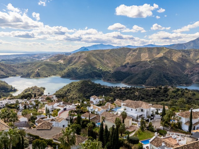 4 Soveroms Villa i Istán