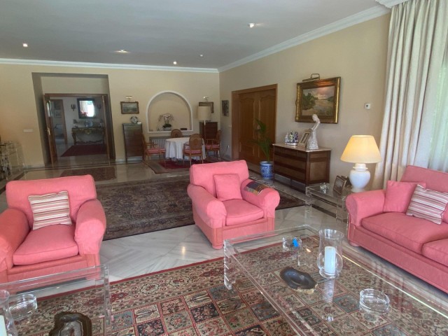 8 Bedrooms Villa in Guadalmina Baja