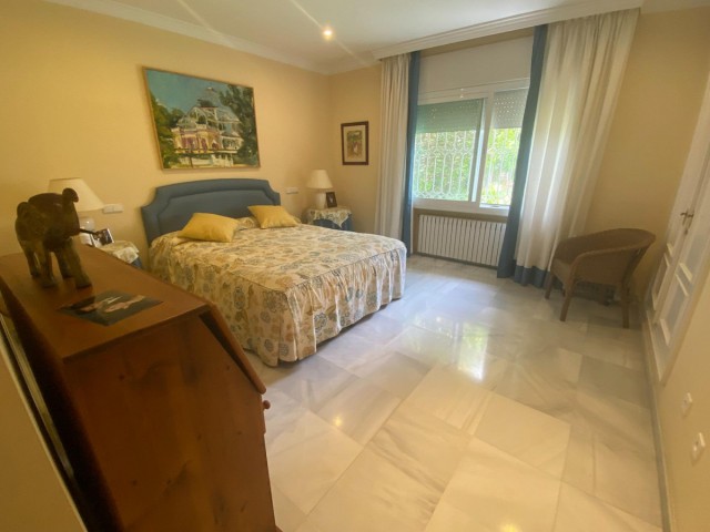 8 Bedrooms Villa in Guadalmina Baja