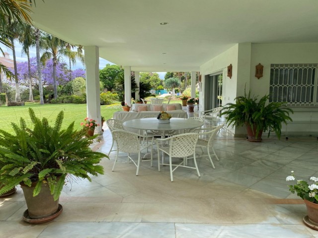 8 Schlafzimmer Villa in Guadalmina Baja