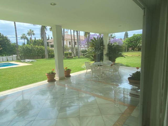 8 Schlafzimmer Villa in Guadalmina Baja