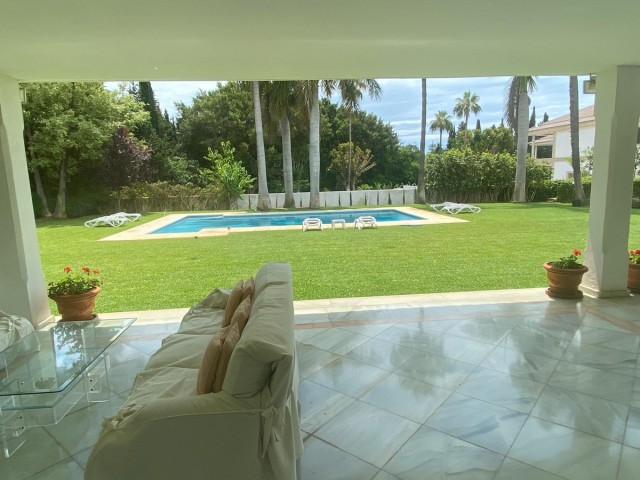 8 Schlafzimmer Villa in Guadalmina Baja