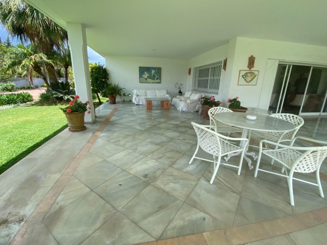 8 Schlafzimmer Villa in Guadalmina Baja