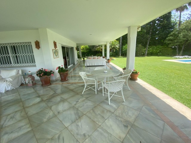8 Schlafzimmer Villa in Guadalmina Baja