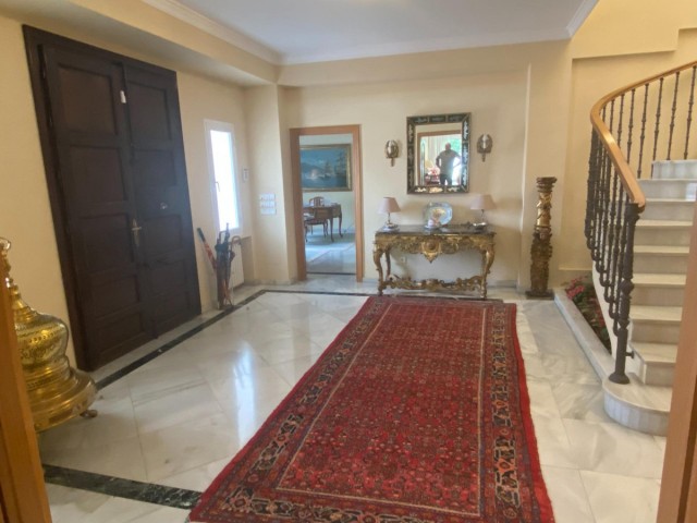 8 Schlafzimmer Villa in Guadalmina Baja