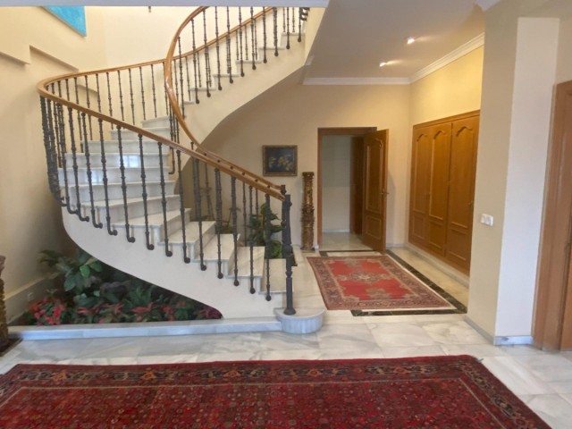 8 Schlafzimmer Villa in Guadalmina Baja