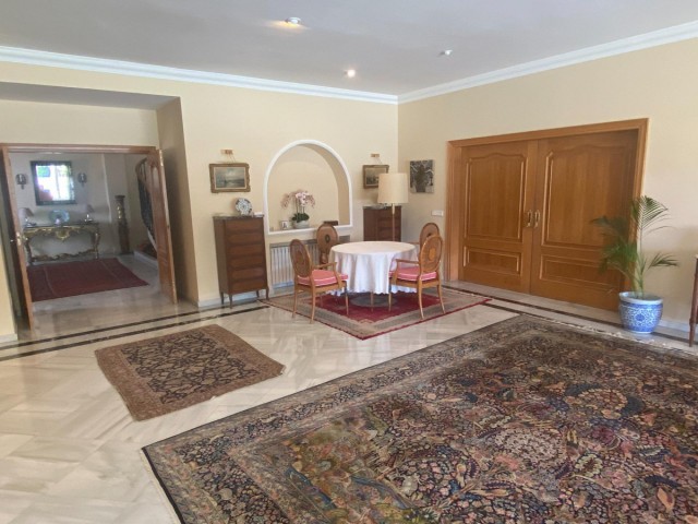 8 Schlafzimmer Villa in Guadalmina Baja