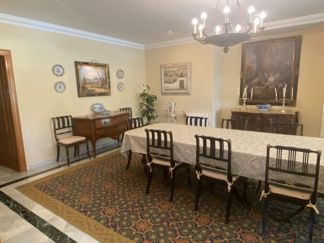 8 Schlafzimmer Villa in Guadalmina Baja
