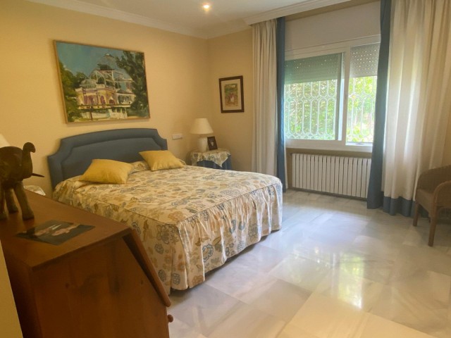 8 Schlafzimmer Villa in Guadalmina Baja