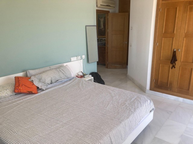Adosado con 5 Dormitorios  en Estepona