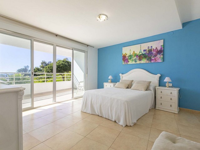 2 Bedrooms Apartment in Calahonda