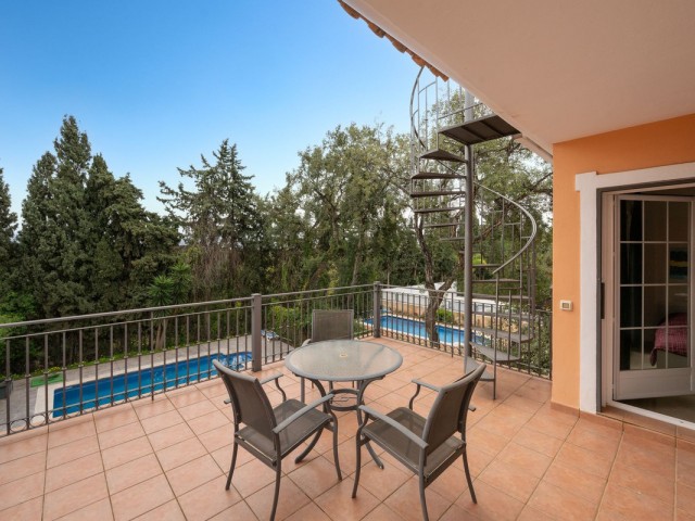 5 Bedrooms Villa in Elviria