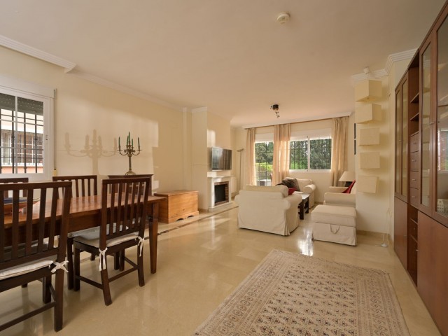 5 Bedrooms Villa in Elviria