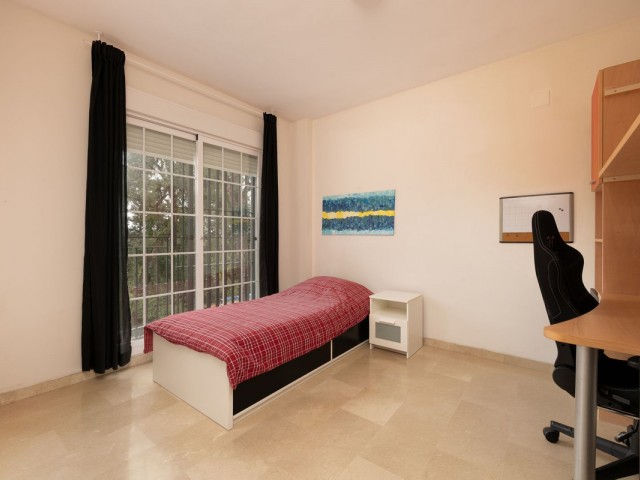 5 Bedrooms Villa in Elviria