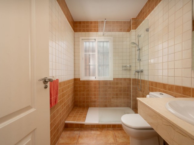 5 Bedrooms Villa in Elviria