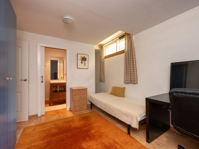 5 Bedrooms Villa in Elviria
