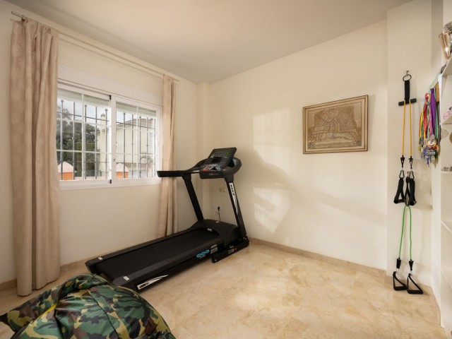 5 Bedrooms Villa in Elviria