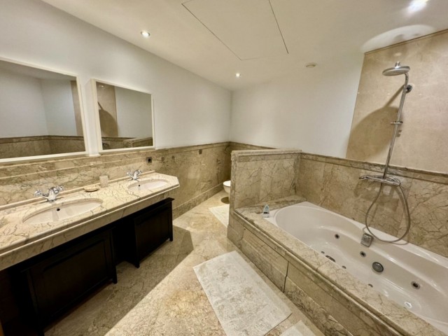 3 Bedrooms Apartment in San Pedro de Alcántara