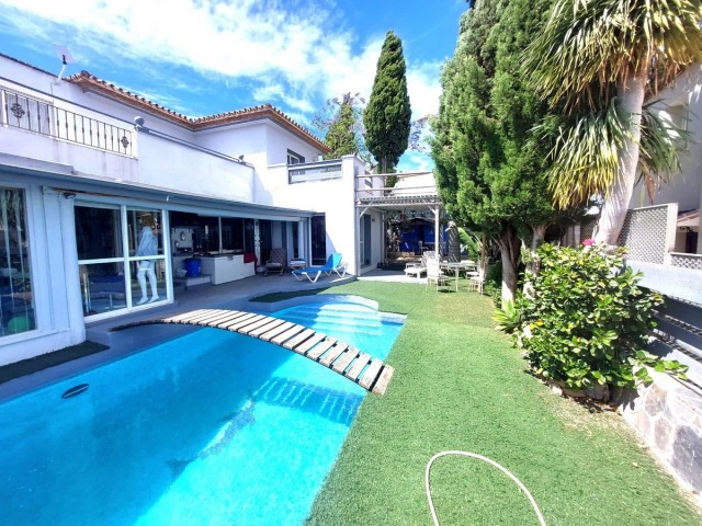 5 Makuuhuoneen Huvila Estepona