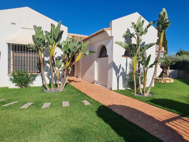 Villa con 3 Dormitorios  en Cerros del Aguila