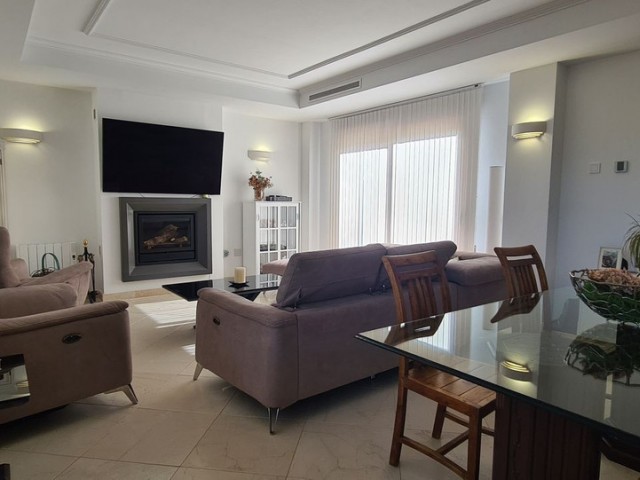 3 Makuuhuoneen Huvila Cerros del Aguila