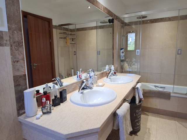 3 Makuuhuoneen Huvila Cerros del Aguila