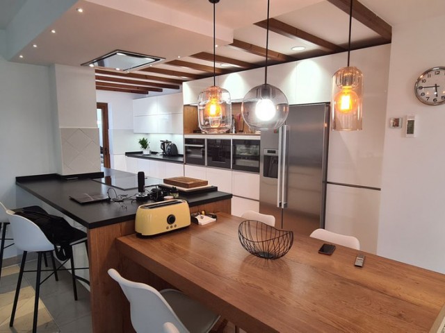 3 Makuuhuoneen Huvila Cerros del Aguila