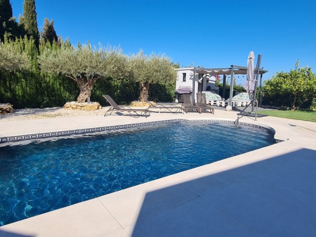 3 Makuuhuoneen Huvila Cerros del Aguila