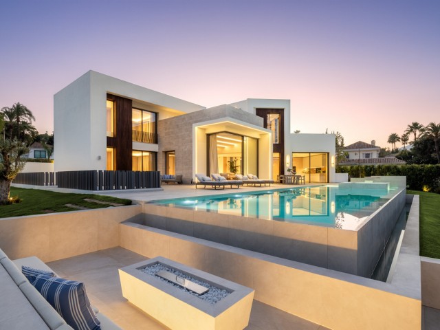 5 Bedrooms Villa in Nueva Andalucía