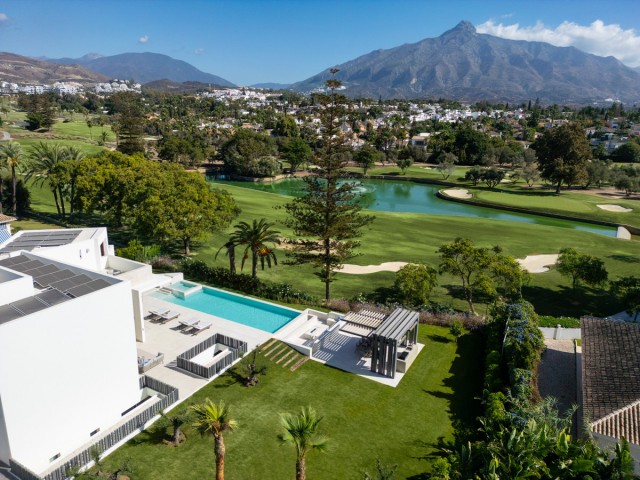 5 Bedrooms Villa in Nueva Andalucía