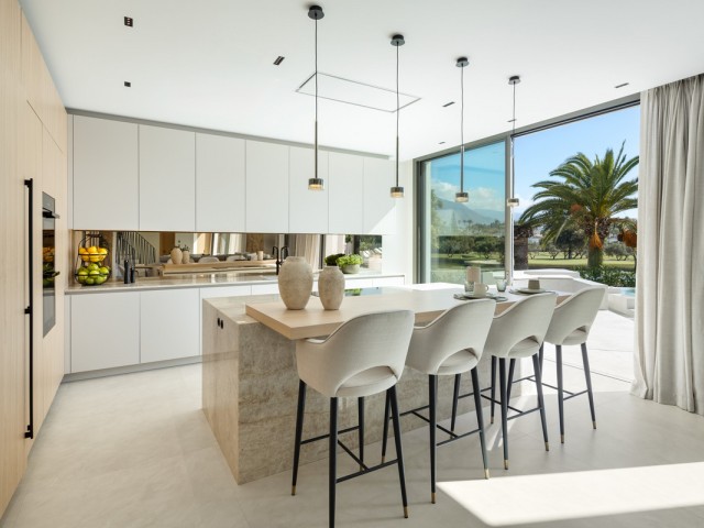 5 Bedrooms Villa in Nueva Andalucía
