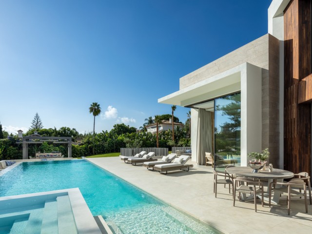 5 Bedrooms Villa in Nueva Andalucía