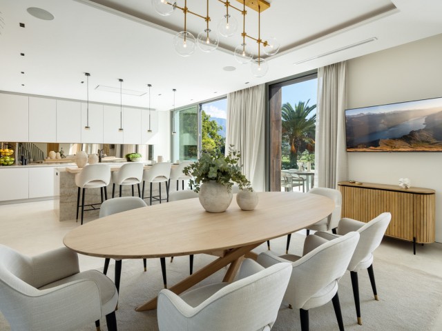 5 Bedrooms Villa in Nueva Andalucía