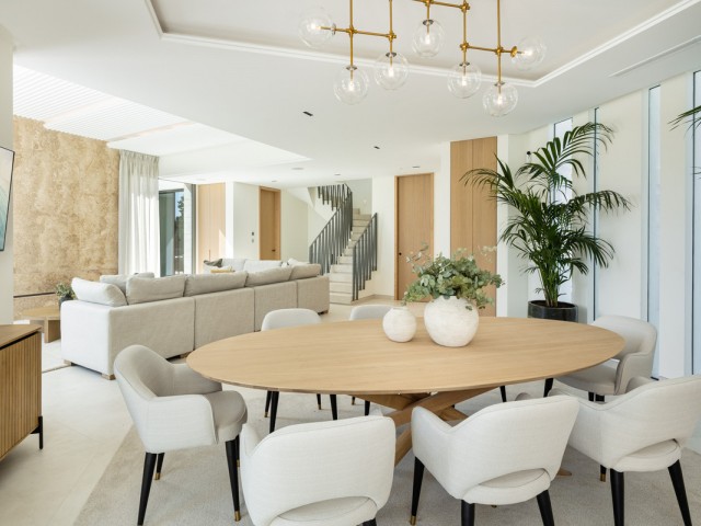 5 Bedrooms Villa in Nueva Andalucía