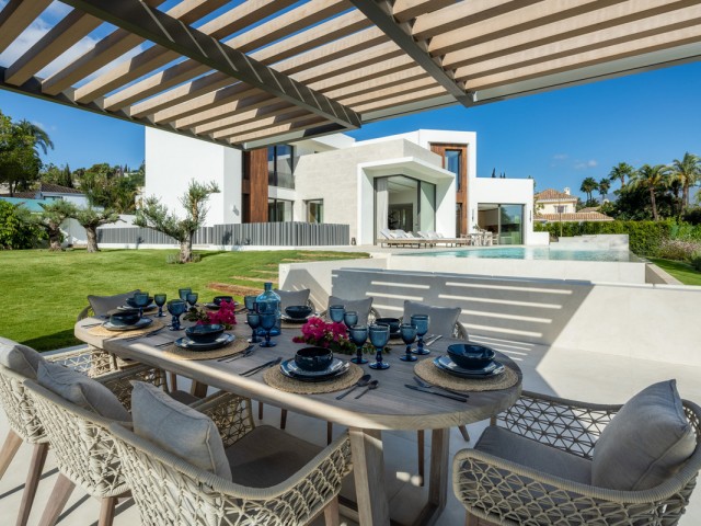 5 Bedrooms Villa in Nueva Andalucía