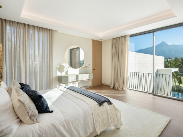 5 Bedrooms Villa in Nueva Andalucía